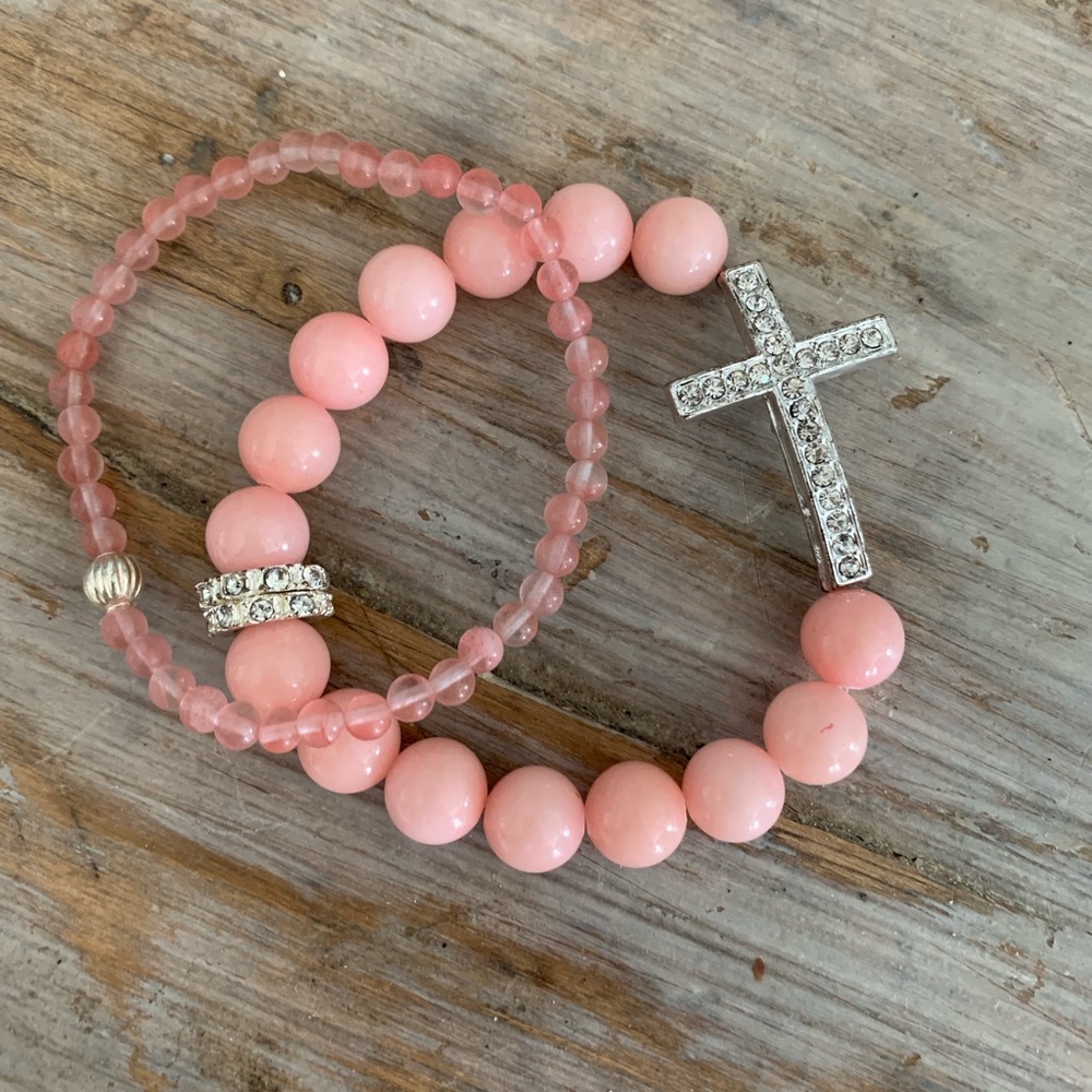 Set of pink stretchable and stackable bracelets